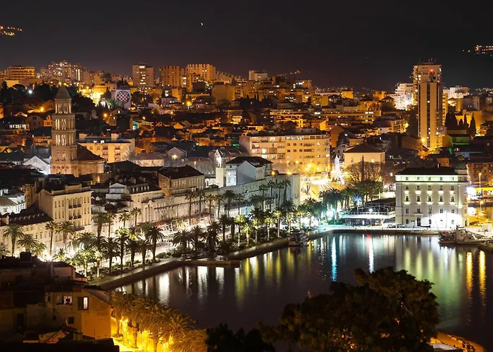 Charming 5 Min Walk From Old Town Apartamento