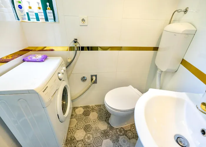 Charming 5 Min Walk From Old Town Apartamento Split