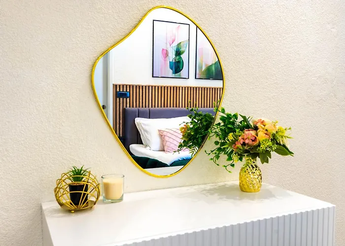 Charming 5 Min Walk From Old Town Apartamento *