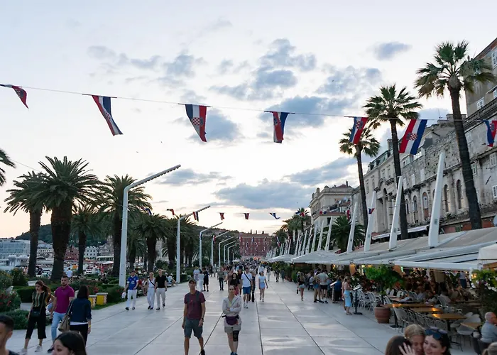 Charming 5 Min Walk From Old Town Apartamento *