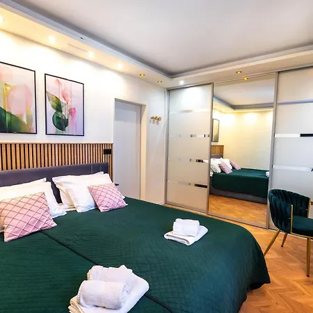 Apartment Charming Apartment 5 Min Walk From Split Old Town *