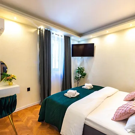 Charming Apartment 5 Min Walk From Split Old Town Apartment *
