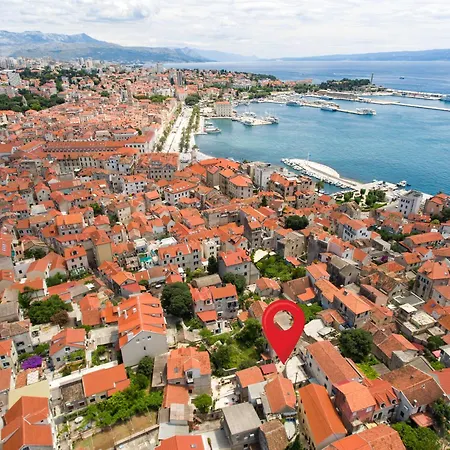 Apartment Charming Apartment 5 Min Walk From Split Old Town