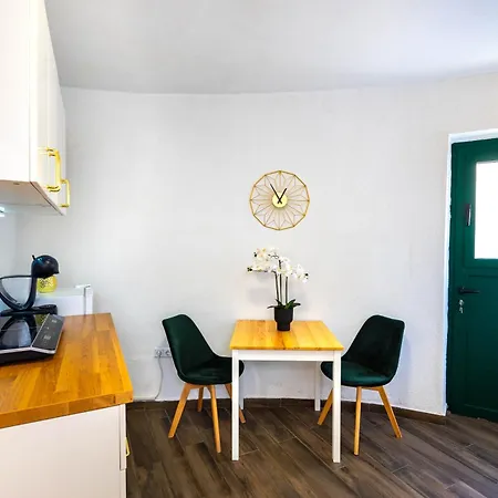 Apartment Charming Apartment 5 Min Walk From Split Old Town Split