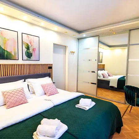 Apartment Charming Apartment 5 Min Walk From Split Old Town *